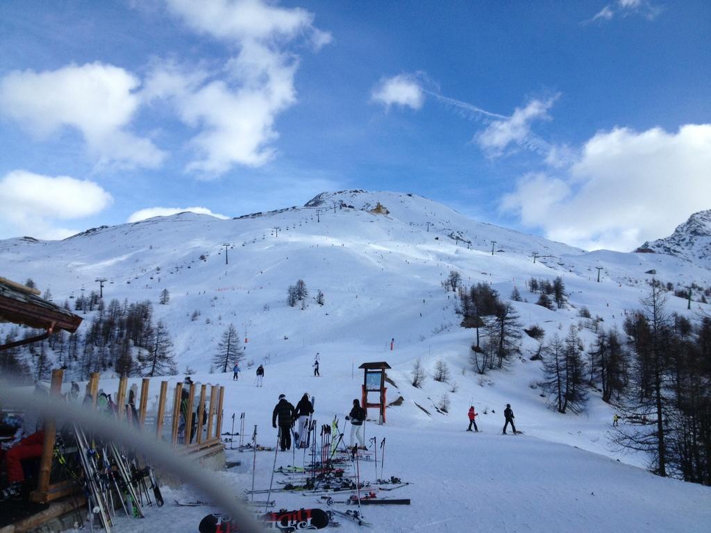 Olimpic Village Th Sestriere Apartments Bagian luar foto