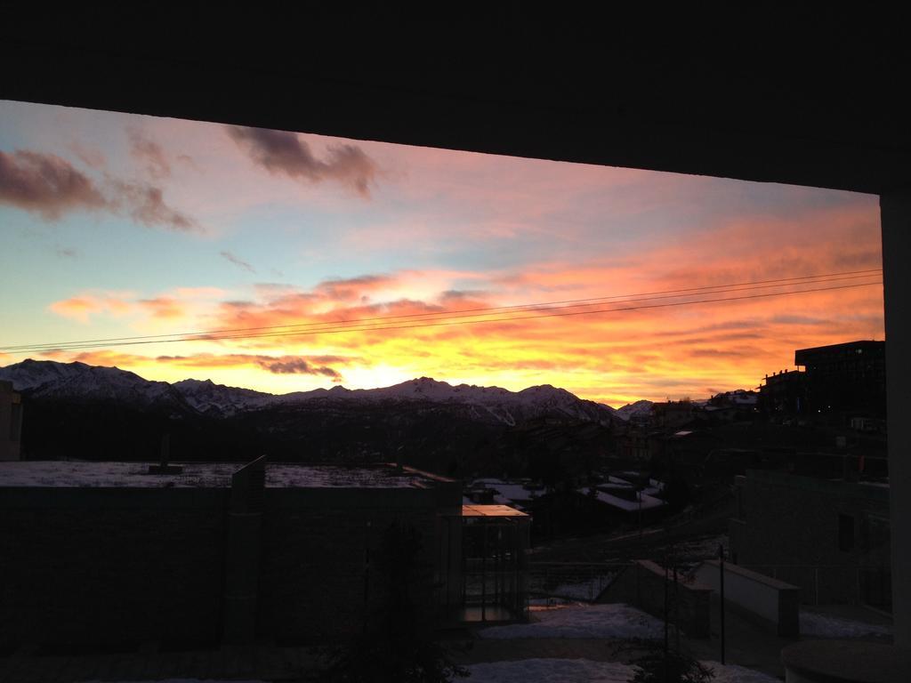 Olimpic Village Th Sestriere Apartments Bagian luar foto