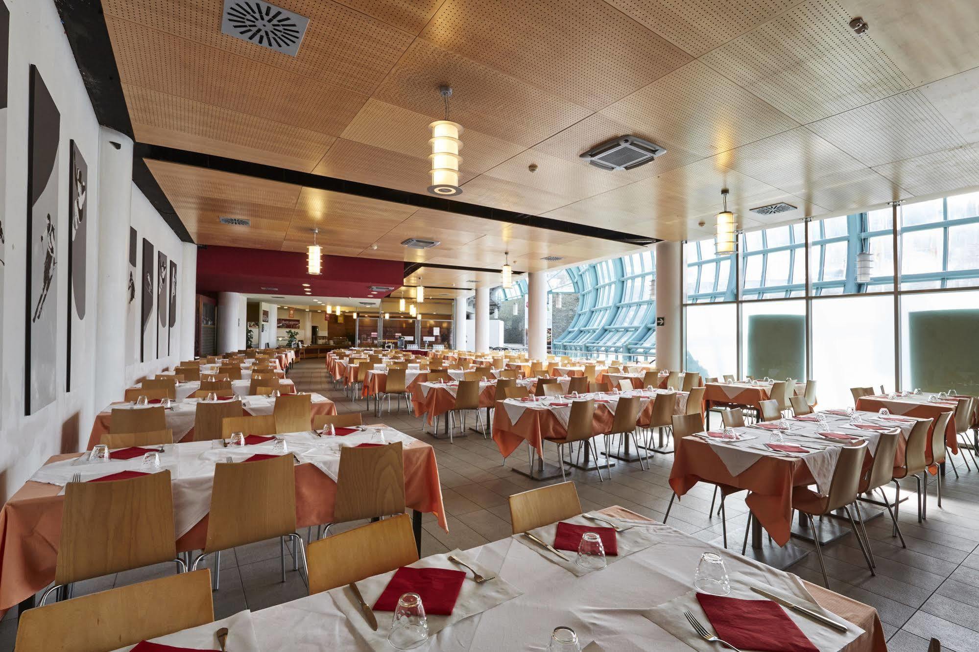 Olimpic Village Th Sestriere Apartments Bagian luar foto