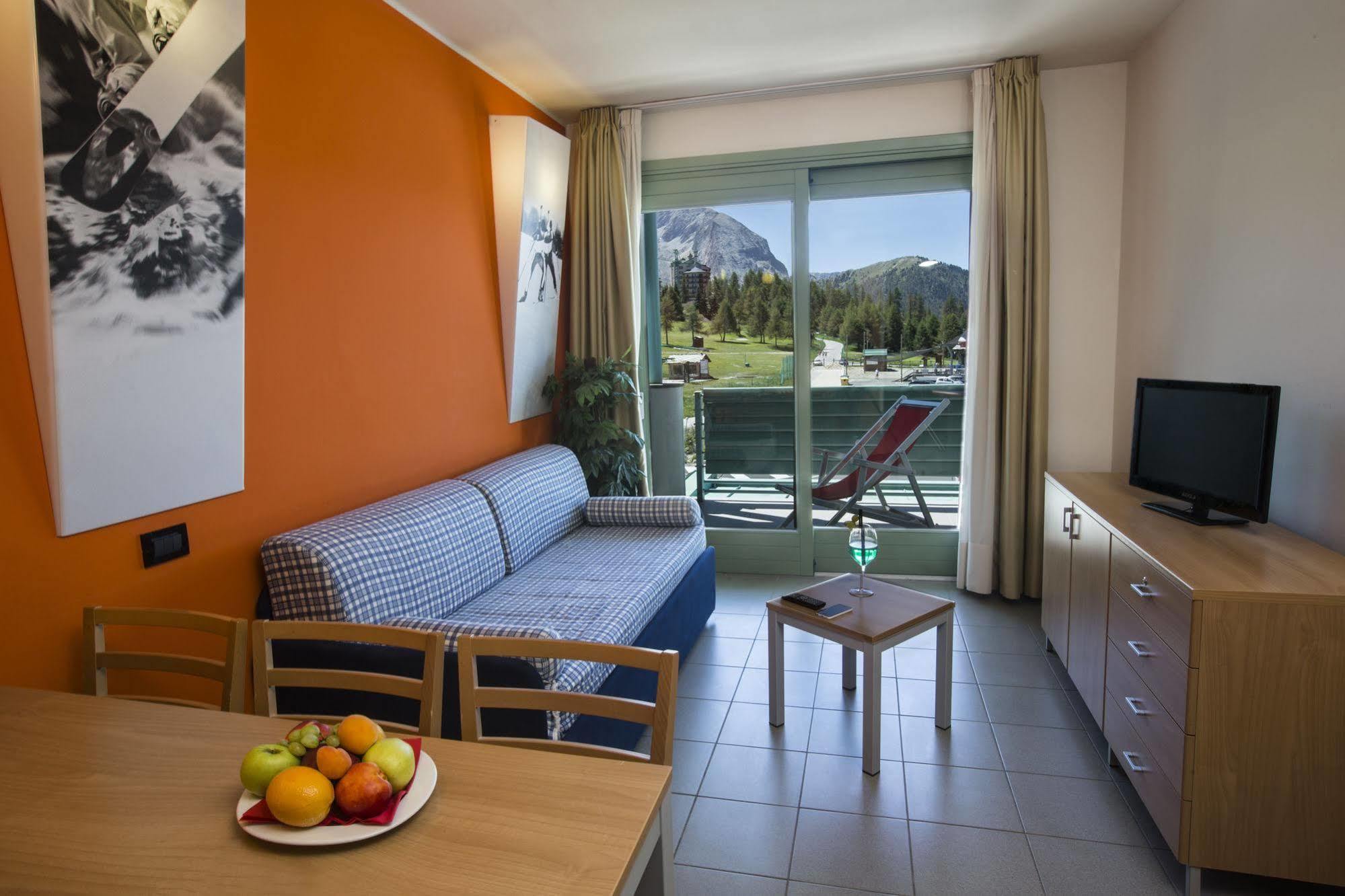Olimpic Village Th Sestriere Apartments Bagian luar foto