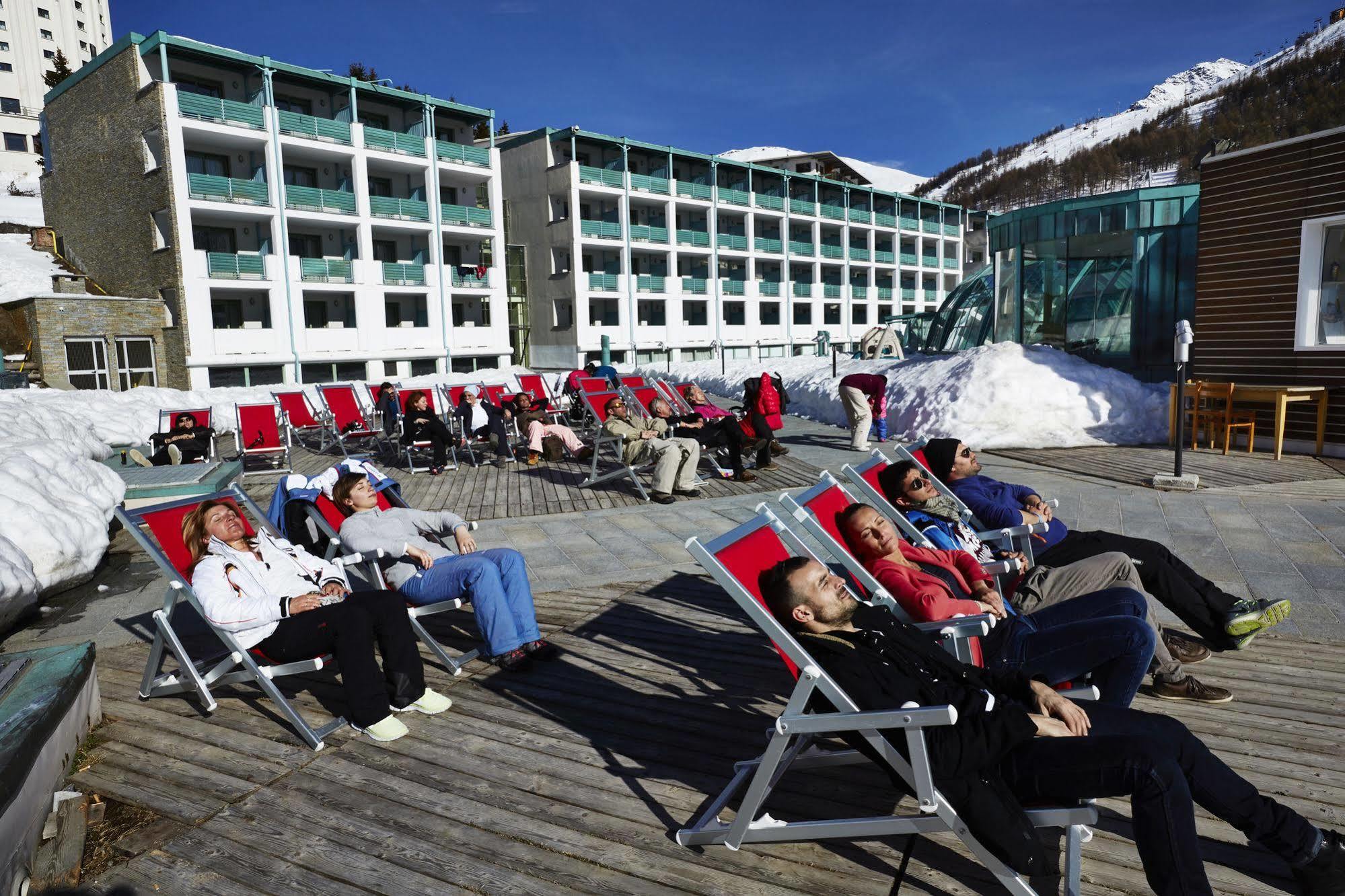Olimpic Village Th Sestriere Apartments Bagian luar foto